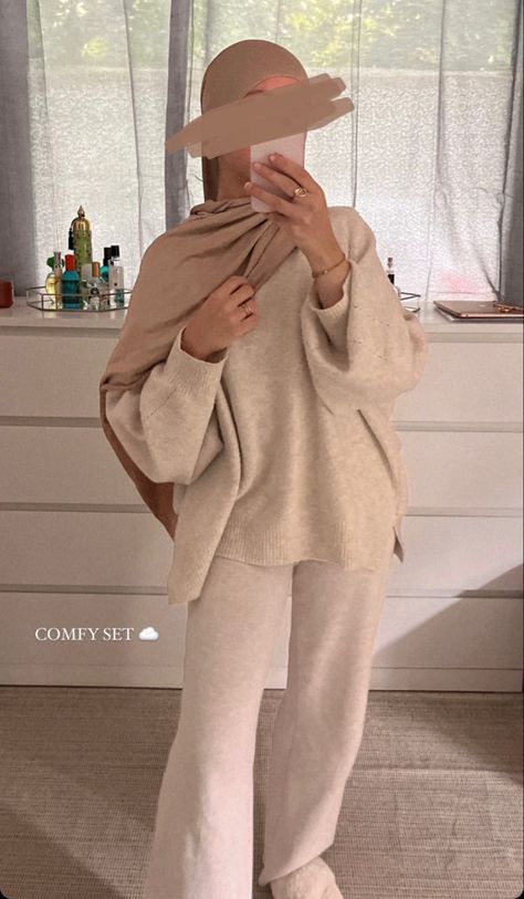 Abaya Outfit Casual, Teddy Fleece Outfit, Hijabi Winter Outfits Modest Fashion, Hijab Inspo Outfit, Oversized Outfit Hijab, Winter Hijabi Outfits, Hijab Outfit Winter, Outfit Voile, Hijabi Winter Outfits