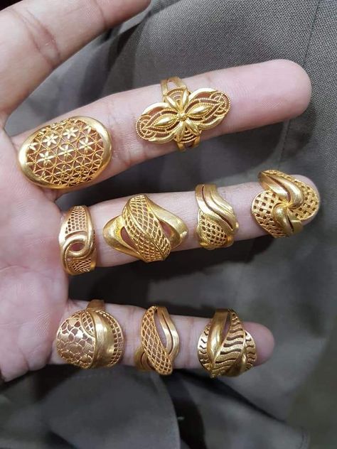 +923006067276 Hand Chain Jewelry Gold, Aesthetic Engagement Ring, Engagement Ring Non Traditional, Vanki Designs Jewellery, Necklace Women Gold, Women Gold Chain, Aesthetic Engagement, Hand Chain Jewelry, Bridal Necklace Designs