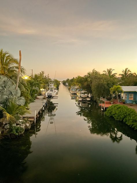 Florida Beach Town Aesthetic, Small Town Florida Aesthetic, Central Florida Aesthetic, Florida Core Aesthetic, South Florida Aesthetic, Florida Kilos Aesthetic, Old Florida Aesthetic, Key West Florida Aesthetic, Vintage Florida Aesthetic