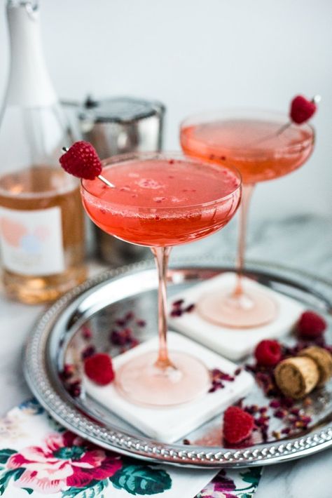 Lavender Drinks, Lavender Drink, Rose Spritz, Sour Drink, New Years Cocktails, Ginger Liqueur, Raspberry Rose, Rose Cocktail, Pretty Cocktails