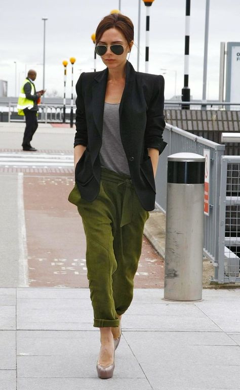 Style Victoria Beckham, Styling Pants, Style Essence, Victoria Beckham Outfits, Fashion Rules, Victoria Beckham Style, Victoria Fashion, Chique Outfits, Fashion Diva