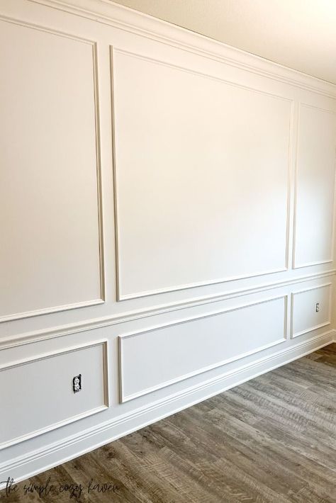 Picture Frame Molding Bedroom, Diy Picture Frame Molding, Wall Molding Design, Deco Tv, Living Room Panelling, Diy Picture Frame, Wainscoting Styles, Picture Molding, Frame Molding