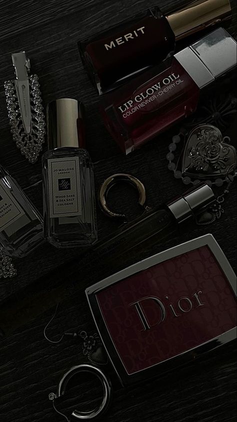 Burgundy Aesthetic, Estilo Ivy, Dior Aesthetic, Dior Addict Lip Glow, Dior Addict Lip, Dark Feminine Aesthetic, Dior Makeup, Dark Makeup, Dior Addict