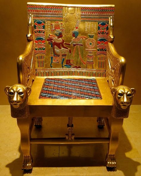 🅰🆁🅺🅴🅾🅼🅴🅶🅰 on Instagram: “📌 Golden throne of the King Tutankhamun.⁣ ⁣ During ancient Egypt the golden throne was a symbol of power and a show of social status. This…” History Egypt, Golden Throne, Ancient Egyptian Pharaoh, Trip To Egypt, King Tutankhamun, Ancient Egyptian Tombs, Egypt Project, Egyptian Gold, Nile Cruise