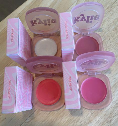 Kylie Glow Balm, Kylie Jenner Makeup Products, Kylie Jenner Blush, Kylie Cosmetics Aesthetic, Blush Photoshoot, Kylie Aesthetic, Kylie Cosmetics Blush, Kylie Blush, Perfect Makeup Look