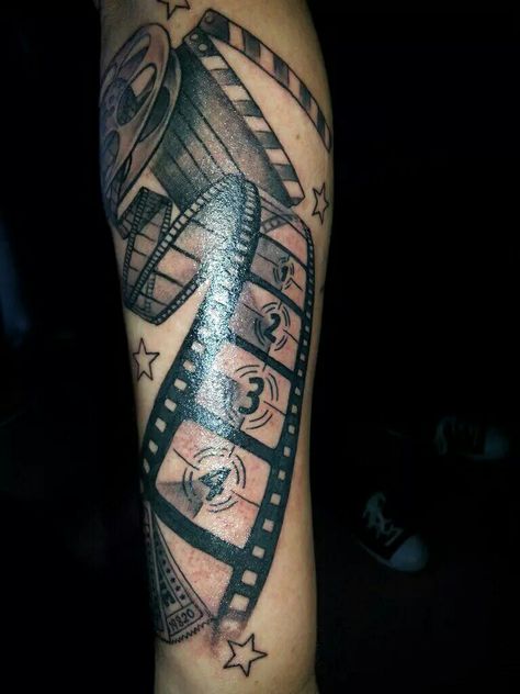 Movie Film Tattoo Ideas, Film Real Tattoo, Film Tattoos Ideas, Movie Theater Tattoo, Movie Lover Tattoo Ideas, Movie Tattoos Film, Marylin Tattoo, Movie Film Tattoo, Hollywood Tattoo Ideas