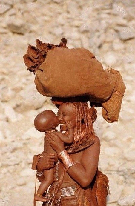 Thierry Gauthier on Twitter: "The tenderness of Himba women in Namibia 🇳🇦💙💛❤️💚… " People Of The World, World Cultures, 인물 사진, Happy People, Mothers Love, Mother And Child, Tandem, Black Is Beautiful, People Around The World