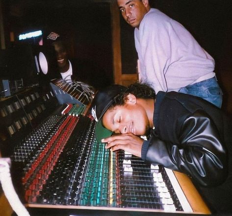 90's Hiphop on Instagram: “Eazy-E, MC Ren & DJ Yella in the studio 🎶” 90s Rappers, Arte Do Hip Hop, Hip Hop 90s, Estilo Cholo, Eazy E, Hip Hop Classics, Arte Hip Hop, 90s Rap, Straight Outta Compton