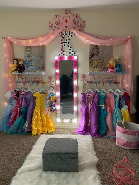 Kids Flower Wall, Playroom House, Toddler Princess Room, Disney Princess Bedroom, Girls Princess Bedroom, Ruangan Studio, Disney Princess Room, Girls Room Diy, Princess Room Decor