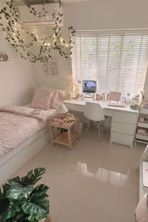 Ascetic Room Ideas, Cute Storage Ideas For Bedrooms, Minimalistic Aesthetic Room, Cute Pink Room Ideas, Kpop Bedroom Ideas, Room Inspo Cute, Storage Ideas For Bedrooms, Full Bedroom, Bilik Idaman