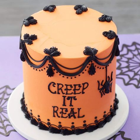 Halloween Themed Sheet Cakes, Spider Cakes, Halloween Cake Design, Halloween Cake Ideas, Black Frosting, Halloween Ice Cream, Sweet And Spooky, Halloween Cake Decorating, Fall Cupcakes