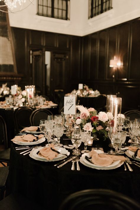 Wedding Table Black Tablecloth, Black Table Cloths Wedding Receptions, Black Linens At Wedding, Black Linen Wedding Table, Wedding Black Tablecloth, Black Linen Wedding, Black Table Decorations, All Black Wedding Reception, Black Table Cloth Wedding