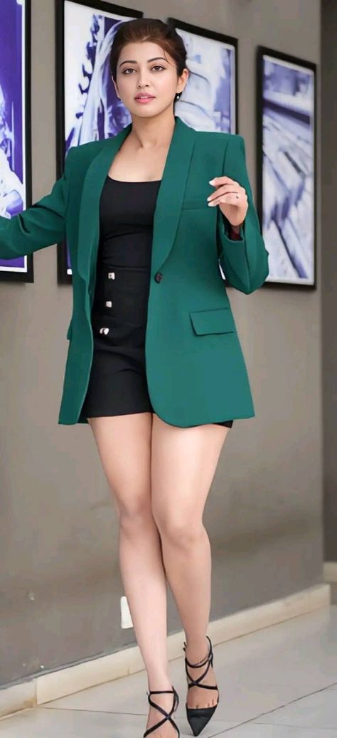 Parinitha Subhash, Praneetha Subhash, Pranita Subhash, 90s Bollywood Actress, Pranitha Subhash, Legs Outfit, Flight Attendant Fashion, Stylish Women Fashion, Diabolik