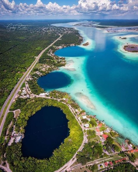 Bacalar Quintana Roo Bacalar Quintana Roo, Quintana Roo Mexico, Amazing Houses, Best Lifestyle, Quintana Roo, Beautiful Places To Travel, Latin America, Cancun, Biology