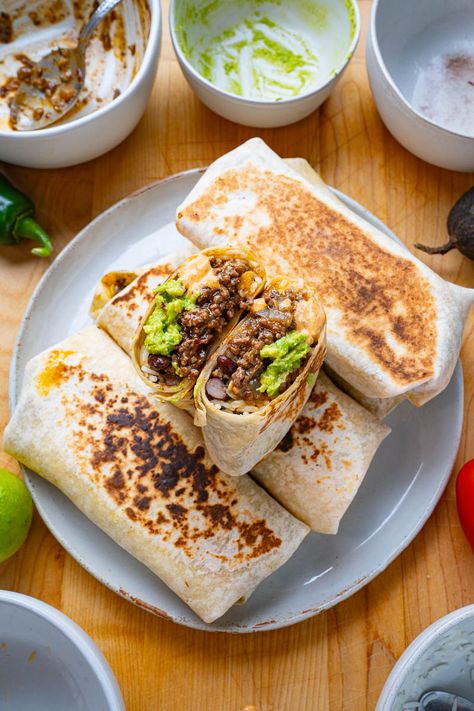 Cheese Burger Burrito, Best Burittos Recipes, Burito Mexicanos, Dinner Ideas For One Person, Beef Burrito Recipes, Lunch Burritos, California Burritos, Healthy Burritos, Asia Foods