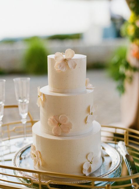 Quiet Luxury Wedding, The Wedding Bliss, Santa Lucia Preserve, Mini Wedding Cakes, Carmel California, Wedding Stylist, Santa Lucia, Quiet Luxury, Wedding Shots