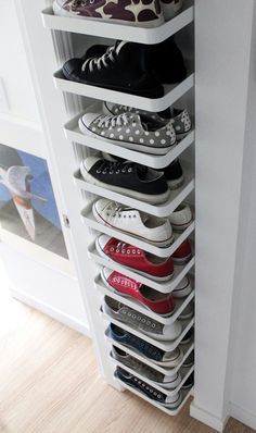 Pinterestita Creadora: Organiza tus Zapatos Diy Entryway Shoe Storage, Closet Organization Designs, Shoe Storage Small, Små Rum Lidt Plads, Shoe Storage Small Space, Chic Organization, Shoe Storage Ideas, Diy Shoe Rack, Entryway Shoe Storage