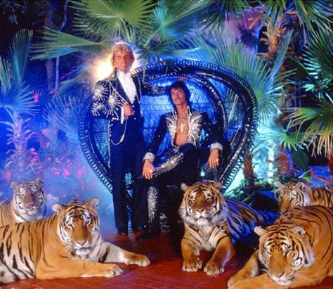 . Siegfried And Roy, Barnum Bailey Circus, Vintage Vegas, Las Vegas Usa, Family Costumes, Atlantic City, Holiday Inspiration, Graphic Image, Halloween Ideas