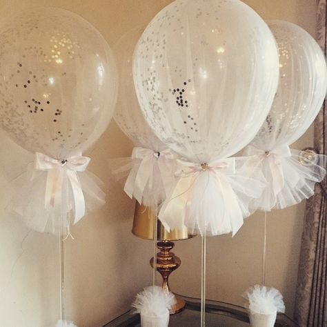 Tulle balloons with silver confetti for a Holy Communion,  so preety  #tulleballoons #confettiballoons #communionballoons Tulle Balloons, حفل توديع العزوبية, Weddings Idea, Bridal Shower Planning, Chic Bridal Showers, Communion Party, Mod Wedding, Bridal Shower Party, Baby Shower Balloons