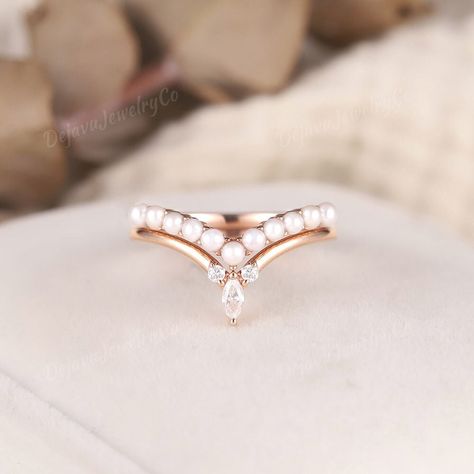 Unique 2pcs Pearl Wedding Ring Rose Gold Curved Wedding Band - Etsy Finland Pearl Wedding Ring Set, Gold Curved Wedding Band, Pearl Wedding Bands, Wedding Ring Rose Gold, Pearl Wedding Ring, Matching Ring, Wedding Rings Rose Gold, Curved Wedding Band, Ring Moissanite