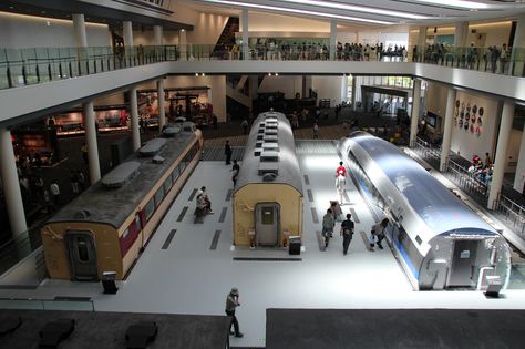 The new Kyoto Railway Museum features bullet trains, steam locomotives, subway cars and more. Check out nearly 150 years of train travel in Japan. Train Dining Car, Train Exhibition, Industrial Hall, Museum Ideas, Travel In Japan, Ramp Design, Train Museum, Museum Exhibition Design, Rail Train