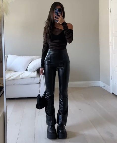 Outfit Ideas Leather Pants, Attraction Money, Luxury Couple, Looks Pinterest, Leather Pants Outfit, Money Success, Financial Abundance, Law Of Attraction Money, Tom Kaulitz