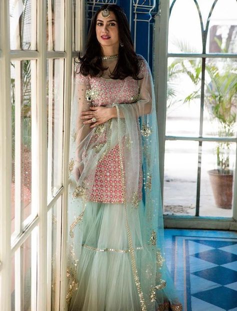 Doesn't she look super stunning in this pink and blue sharara set? #weddinglook #desicouture#indiancouture #indiandesigner #pink#brid Hindi Clothes, Shadi Makeup, Sharara Outfits, Lehenga Inspiration, Gharara Designs, Orang India, Sharara Designs, Pengantin India, Gaun Fashion