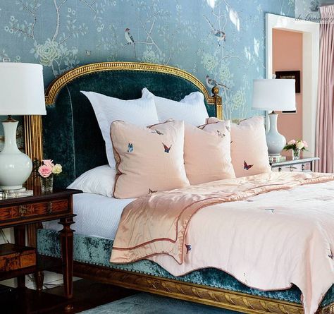 Fabrics and Wallpaper by de Gournay, interior design by Todd Richesin Classic Room, Glam Pad, Tafel Decor, Bedroom Designs, Design Living Room, Room Inspiration Bedroom, Room Ideas Bedroom, Dream Rooms, Blue Walls