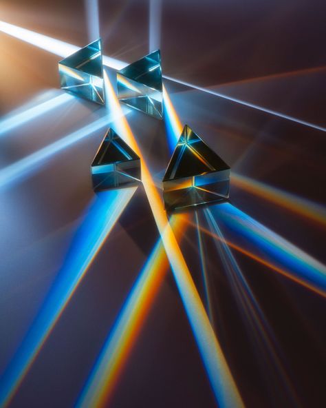 Refracted Light Photography, Refraction Art, Light Prism, Prism Light, Installation Interactive, Refracted Light, Interaktives Design, Perspective Images, Dispersion Of Light