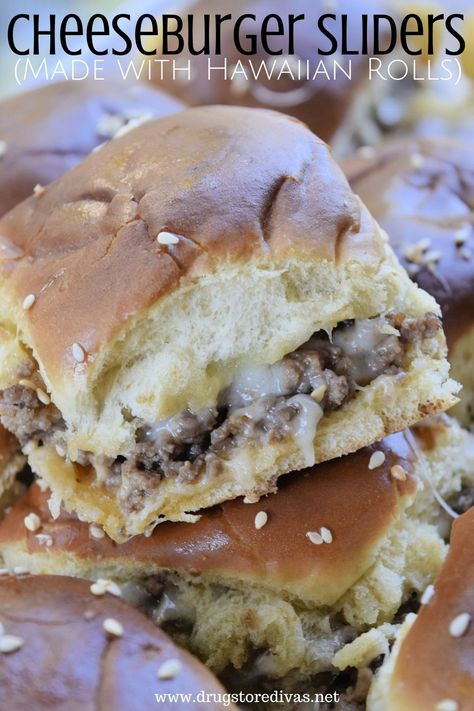 This Cheeseburger Sliders with Hawaiian Rolls recipe uses the popular TikTok hack, making it easy to make 12 sliders at once. Hawaiin Rolls Recipe, Sliders With Hawaiian Rolls, Baked Turkey Burgers, Hawaiian Rolls Recipe, Recipes With Hawaiian Rolls, Hawaiian Roll Sandwiches, Hawaiian Sliders, Hawaiian Roll Sliders, Cheeseburger Sliders