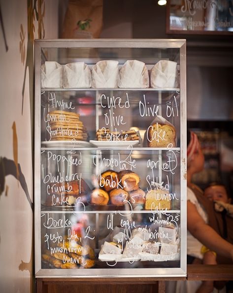 Cafe Display, Pastry Display, Café Design, Bread Shop, Bakery Display, Coffee Shops Interior, Espresso Bar, Bakery Design, Coffee Shop Design