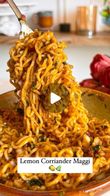 Lemon Maggi Recipes, Chinese Maggi Recipes, Simple Maggie Recipe, Maggi Recipes Indian, Maggi Noodles Recipes, Maggie Recipes Indian, Chilli Garlic Maggi, Easy Lunch Recipes Indian, Masala Maggi Recipe