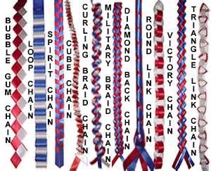 different homecoming mum braids, the Military braid I would like due with… Texas Mums, Homecoming Mums Senior, Homecoming Corsage, Texas Homecoming Mums, Football Mums, Homecoming Garter, Floral Design Classes, Ribbon Ideas, Ribbon Braids