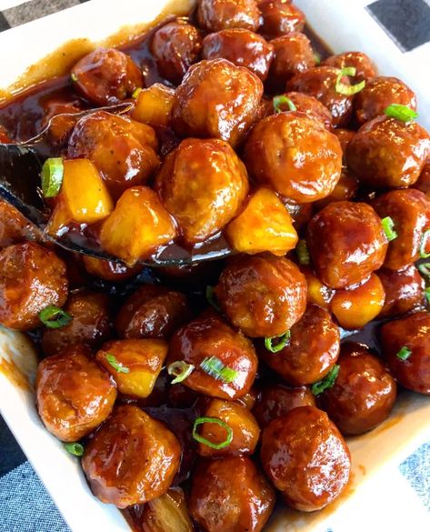 Honey Bbq Meatballs, Pineapple Meatballs, Bbq Pineapple, Low Calorie Chicken, Bbq Meatballs, Glam Kitchen, Honey Bbq Sauce, Meatball Recipes Easy, Crock Pot Meatballs