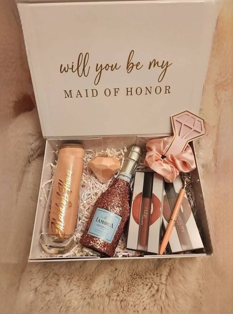 Asking Maid Of Honor, Bridesmaid Hamper, Proposal Ideas Simple, Bridesmaid Kit, Groomsman Proposal Box, Bridesmaid Proposal Diy, Bridesmaid Groomsmen Gifts, Bridesmaid Presents, Will You Be My Bridesmaid Gifts