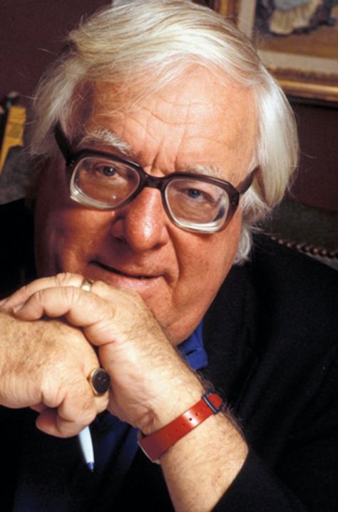 RAY BRADBURY: (1920 - 2012) - AUTHOR A Writer's Life, Older Man, Online Writing Jobs, Ray Bradbury, Writing Career, Writing Life, Writing Quotes, Writing Advice, The Martian