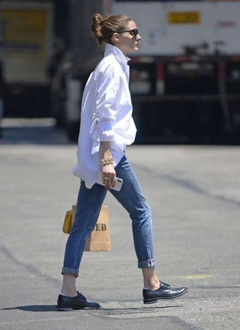 White Shirt Options for Every Occassion | Outfit Index | Editorialist Oversized Shirt Outfit, Outfits Con Camisa, Perfect White Shirt, Oversized White Shirt, White Shirt Outfits, White Blouse Top, Going Out Shirts, Outfit Chic, White Shirts Women