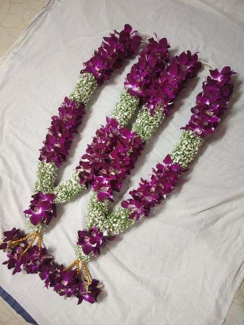 Purple Garland Wedding Indian, Garland Wedding Indian Reception, Flowers Mala For Wedding, Latest Garlands For Wedding, Orchid Garland Wedding Indian, Orchid Varmala Indian Weddings, Garlands Wedding Indian Flower For Reception, Indian Wedding Garland Marriage, Garlands Wedding Indian Flower For Engagement