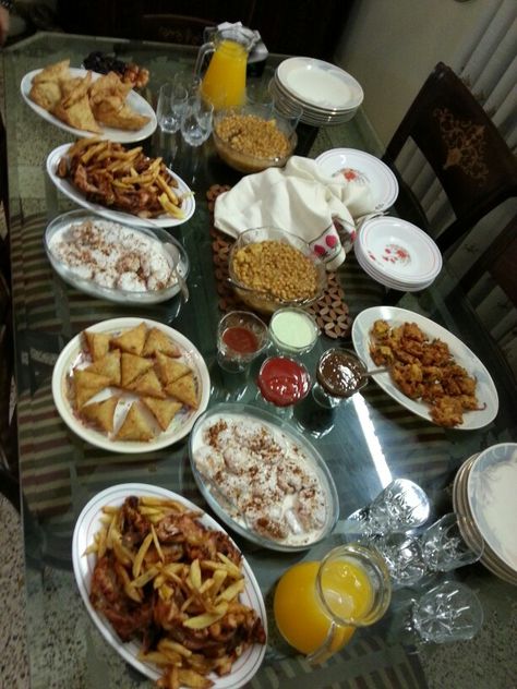 Iftar in the true pakistani way.. Omelette Bread, Food Cravings Snapchat, Ramzan Recipe, Food Tiktok, Recipe Tiktok, Eating Food Funny, Omelette Recipe, Hidden Veggies, Indian Dessert Recipes