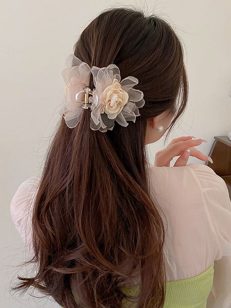Different Hair Accessories, Trending Hair Accessories 2023, Pretty Hair Accessories, Hair Assories, Hair Flower Accessories, Aesthetic Hair Accessories, Korean Hair Accessories, Haircut Tips, Women's Haircut