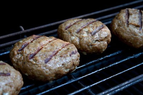 Yak Patties Beef Burger Recipe, Homemade Beef Burgers, Homemade Hamburger Patties, Healthy Burgers, Hamburger Recipes Patty, Burger Recipes Beef, Grilling Recipes Sides, Grilled Meat Recipes, Healthy Meats