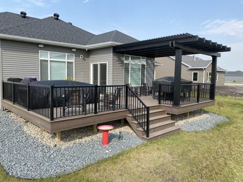 Fargo Deck Companies Deck Ideas Off Back Of House, Deck Ideas For Mobile Homes, Decking Ideas Outdoor, Deck Off Back Of House, Back Deck Designs, Trex Decking, Deck Pergola, Deck Landscaping, Cabin Remodel