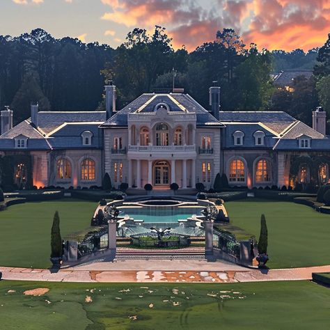 Inside Steve Harvey's $15 Million Atlanta Mansion: A Peek into Luxury Celebrity Houses Mansions, Cozy Great Room, Atlanta Mansions, Harvey House, Atlanta Homes, Steve Harvey, Mansions Luxury, Southern Hospitality, Celebrity Houses