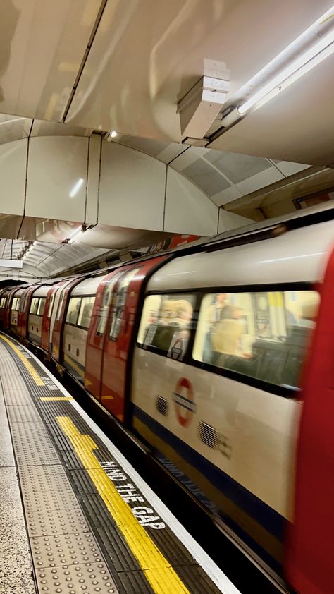 Tube Train, Steam Engine Trains, London Tube, Rail Transport, Tube Station, Train Car, London Underground, Free Space, City Buildings