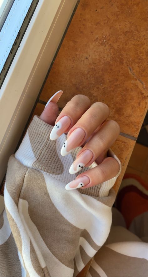 Nails With Ghosts, Halloween Ghost Nails, Nails Milky, Milky White Nails, Ghost Nails, Milky White, Halloween Ghost, Halloween Ghosts, White Nails