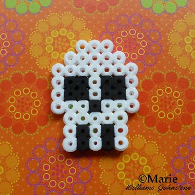 Spooky Skull Perler Bead Patterns for Halloween Pearler Bead Halloween Patterns, Perler Beads Halloween, Halloween Perler Bead Patterns, Skull Perler, Hama Beads Halloween, Skull Pearl, Halloween Perler, Mini Hama Beads, Melty Bead Designs