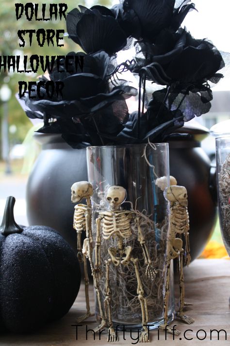 Indoor Vases, Halloween Decorations Indoor Diy, Halloween Vase, Diy Vases, Halloween Themed Wedding, Dollar Store Halloween, Halloween Centerpiece, Halloween Garden, Halloween Diy Crafts