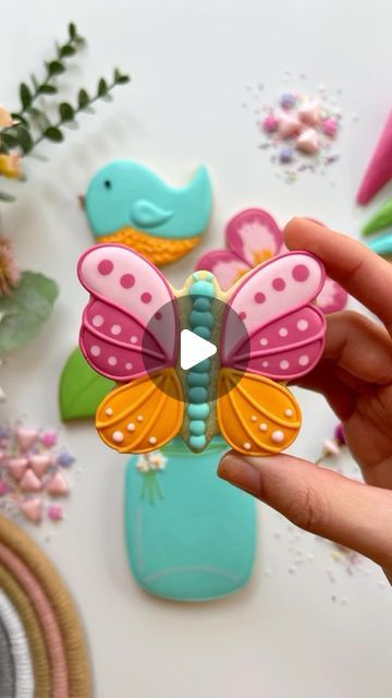 @decorelement on Instagram: "Butterfly sugar cookies, made with Royal icing  too pretty to eat 😍🦋💕 Baker credit: @sugarbase_  . . . . . . . . . . . . #sugarcookies #royalicing #royalicingcookies #sugarcookiesofinstagram #sugarcookiedecorating #butterfly #butterflytheme" Butterfly Cookies Royal Icing, Butterfly Sugar Cookies, Camping Cookies, Camp Party, Butterfly Cookies, Deer Camp, Decorating 101, Spring Colours, Spring Cookies