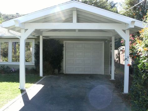 Pitched roof carport adding onto the single garage. Description from pinterest.com. I searched for this on bing.com/images Car Port Ideas, Pergola Wall, Carport Addition, Attached Carport, Pergola Screens, Pergola Modern, Carport Modern, Building A Carport, Door Pergola