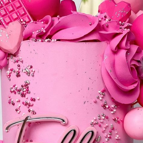 Hot Pink Barbie Cake, Pink Barbie Cake Birthdays, Shades Of Pink Cake, Hot Pink Birthday Cake, Hot Pink Cake, Hot Pink Cakes, Cake Shake, Hot Pink Birthday, Barbie Birthday Cake